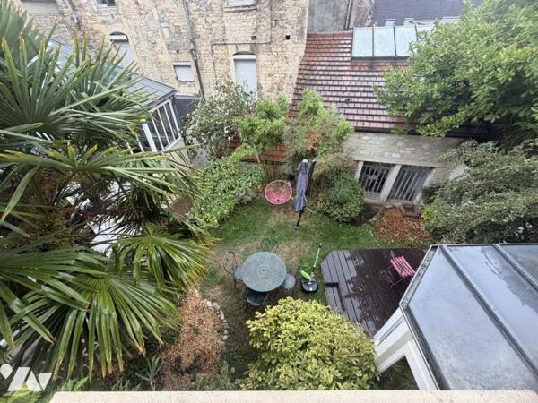 CAEN - QUARTIER HISTORIQUE - ATYPIQUE Appartement duplex de 163 m2 - Studio annexe 50 m2 - Jardin