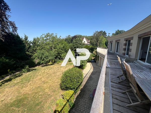 Maison Montmorency 7 pièce(s) 190 m2 975 000 € **  - Référence  1663