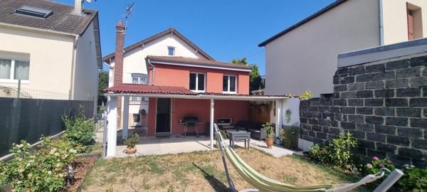 Maison
         5 pièces
        - 95 m² 345 000 € *