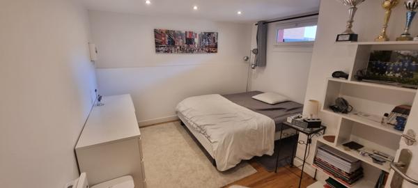 Maison
         5 pièces
        - 95 m² 345 000 € *