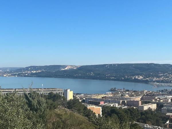 Appartement T5 surface habitable 141M2 - avec vue incroyable sur l'Étang de Berre - cave