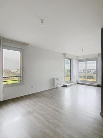 A vendre Angers les hauts de Saint Aubin, Aquavita, appartement type 4, dernier étage, ascenseur, deux terrasses, double box,cuisine aménagée équipée, climatisation réversible.