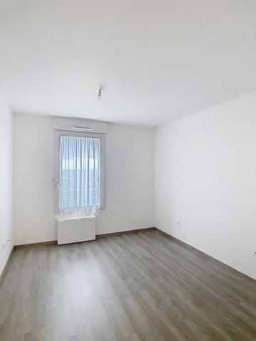 A vendre Angers les hauts de Saint Aubin, Aquavita, appartement type 4, dernier étage, ascenseur, deux terrasses, double box,cuisine aménagée équipée, climatisation réversible.