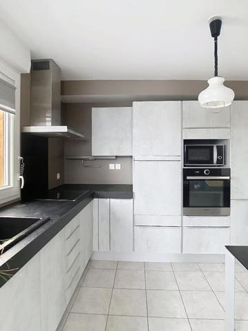 A vendre Angers les hauts de Saint Aubin, Aquavita, appartement type 4, dernier étage, ascenseur, deux terrasses, double box,cuisine aménagée équipée, climatisation réversible.