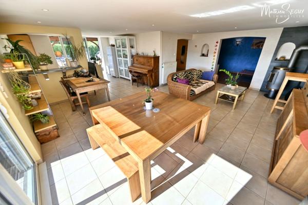 THURINS - Grande maison de hameau avec vue