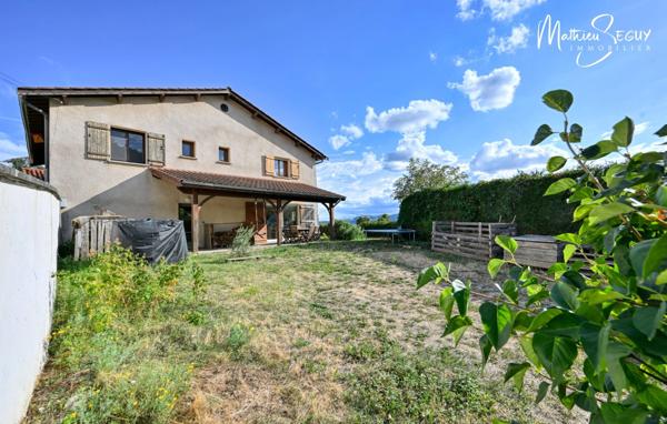 THURINS - Grande maison de hameau avec vue