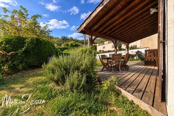 THURINS - Grande maison de hameau avec vue