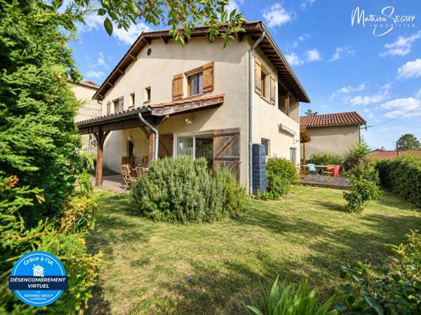 THURINS - Grande maison de hameau avec vue