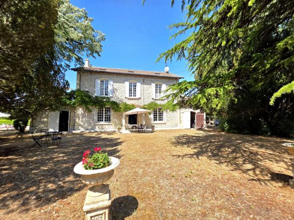 Élégante Maison de Maître avec piscine à quelques minutes d'Eymet