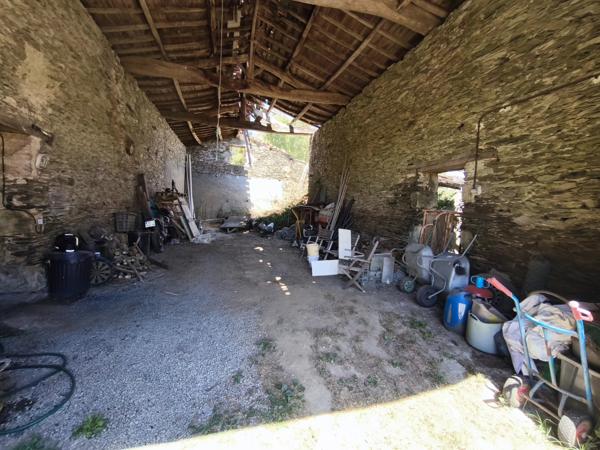 Maison de campagne de 4 chambres avec grange et fort potentiel