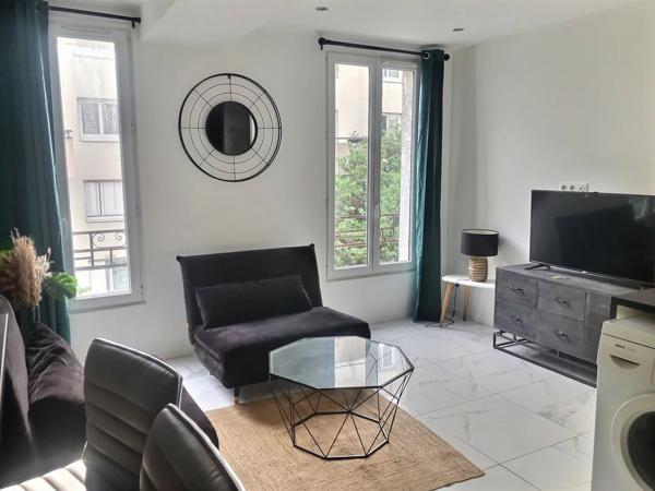 Vente                                                      Appartement
                        
                     2 pièces                      32 m2                     à Pantin