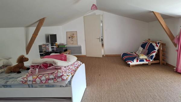 Maison individuelle de trois chambres avec un terrain de 2 hectares