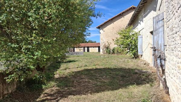 Maison individuelle de trois chambres avec un terrain de 2 hectares