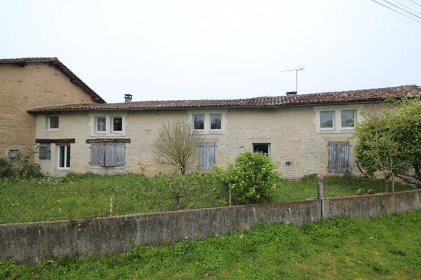 Maison individuelle de trois chambres avec un terrain de 2 hectares
