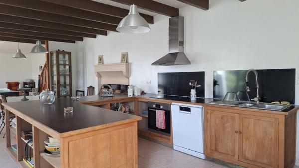 Maison individuelle de trois chambres avec un terrain de 2 hectares