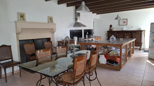 Maison individuelle de trois chambres avec un terrain de 2 hectares