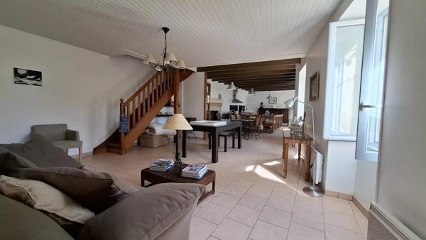 Maison individuelle de trois chambres avec un terrain de 2 hectares