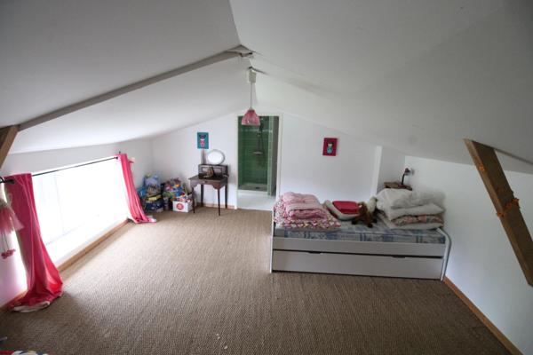 Maison individuelle de trois chambres avec un terrain de 2 hectares