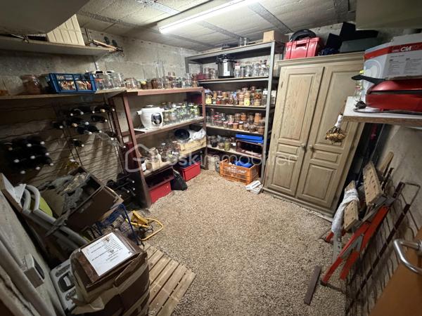 Située dans un secteur très recherché de Juvisy, proche de toutes commodités.

Venez découvrir cette charmante maison individuelle de 90m² (106m² au sol) avec sous-sol total de 75m² incluant un garage de 20m² sur une parcelle clôturée de 359m².
Au rez de chaussée un double salon lumineux de 30m² avec cuisine ouverte de 11,5m² donnant sur une belle terrasse et un grand jardin bien entretenu et pour finir une chambre avec salle d’eau ainsi qu'un WC séparé.
À l’étage trois chambres de 8m², 10m² et 11m² une salle de bains de 5m² avec WC.
Un sous sol total de 75m² comprenant une buanderie de 3,5m², une cuisine d’été de 6m² une grande pièce de 16m² pouvant servir de chambre d’amis, un garage de 20m² , un atelier de 13m² et une cave de 8m²

Vous bénéficierez également d'un grand jardin tout autour de la maison idéal pour votre famille et recevoir des invités.

Taxe foncière : 2761€

LES BONUS :
- Double vitrage PVC et ALU de 2024
- Poêle à bois Haze 2020
- Store banne 2025
- Portail Motorisé 2022
- Visiophone
- Fibre
- Crèche 5min à pied
- Maternelle Primaire 15min à pied 
- Collège 10min en bus
- Lycée 15min en bus
- Carrefour 15min en voiture
- Intermarché 5min à pied
- Pharmacie 10min à pied 
- Boulangerie 15min à pied
- Centre ville 15min à pied 
- Gare RER C et D Juvisy sur Orge à 10/15min à pied
- Aéroport Orly 20min
- N7 à 5min
- A6 à 15min
- Port aux cerises 20min
- Parc de la mairie 15min
- Bibliothèques 10min
- Piscines 10min

Disponible 7jrs/7 n'hésitez pas à me contacter pour plus d'informations et organiser une visite.

VIDÉO DISPONIBLE EN LIEN SUR L’ANNONCE OU SUR DEMANDE

>> 100% OUVERT AU PARTAGE INTER AGENCE !! <<