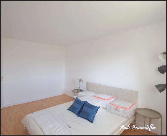 Dpt Yvelines (78), à louer limitrophe Saint Germain en Laye, appartement T2 rénové loué en meublé avec place de parking