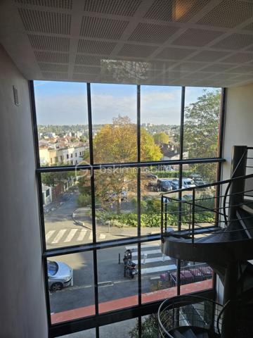 Rue François Mauriac, résidence de standing édifiée en 2010, venez découvrir cet appartement 2 pièces moderne et chaleureux de 44m².

LES ATOUTS DU BIEN 
• Terrasse et jardin sans vis-à-vis
• Calme
• Aucun travaux à prévoir
• Locataire de qualités 
• Belle rentabilité
• Parking

AGENCEMENT
• Séjour avec cuisine ouverte
• Chambre
• Salle de bains avec WC
• Terrasse et jardin

INFORMATIONS TECHNIQUES 
• Chauffage individuel électrique 
• Ballon d'eau chaude
• Double vitrage PVC avec volets roulants
• Radiateurs récents 

INFORMATIONS FINANCIERES
• DPE D
• Charges de copropriété : 94 € / mois (soit 1128 € / an, comprenant eau froide, fond travaux, parties communes)
• Taxe foncière : 1134 €

COPROPRIETE
• Immeuble de 225 lots principaux
• Pas de procédure en cours
• Nombre de lots annoncés : 2

Offrez-vous ce coin de paradis dans un quartier calme avec toutes les commodités à pied !

Ludovic MOREL
Votre Partenaire Immobilier
Depuis 2010

•••