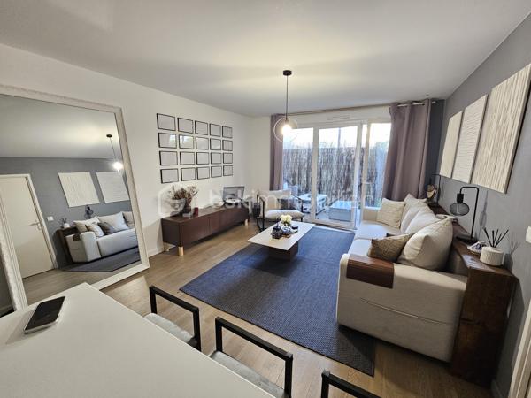 Rue François Mauriac, résidence de standing édifiée en 2010, venez découvrir cet appartement 2 pièces moderne et chaleureux de 44m².

LES ATOUTS DU BIEN 
• Terrasse et jardin sans vis-à-vis
• Calme
• Aucun travaux à prévoir
• Locataire de qualités 
• Belle rentabilité
• Parking

AGENCEMENT
• Séjour avec cuisine ouverte
• Chambre
• Salle de bains avec WC
• Terrasse et jardin

INFORMATIONS TECHNIQUES 
• Chauffage individuel électrique 
• Ballon d'eau chaude
• Double vitrage PVC avec volets roulants
• Radiateurs récents 

INFORMATIONS FINANCIERES
• DPE D
• Charges de copropriété : 94 € / mois (soit 1128 € / an, comprenant eau froide, fond travaux, parties communes)
• Taxe foncière : 1134 €

COPROPRIETE
• Immeuble de 225 lots principaux
• Pas de procédure en cours
• Nombre de lots annoncés : 2

Offrez-vous ce coin de paradis dans un quartier calme avec toutes les commodités à pied !

Ludovic MOREL
Votre Partenaire Immobilier
Depuis 2010

•••