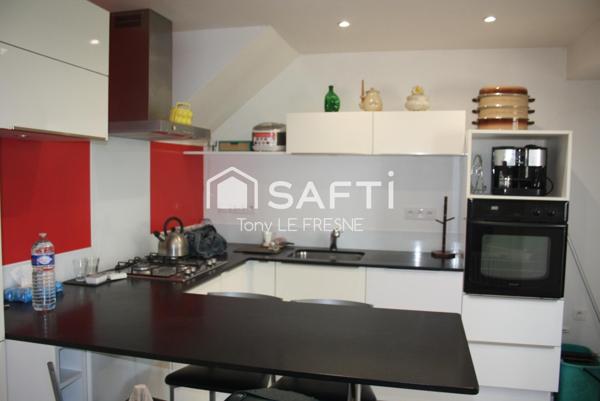 Maison mitoyenne d'un coté ( POSSIBILITE D'ACQUERIR COTE MITOYEN  SANS PROBLEME + 55M2 ) située en campagne au calme sur son petit terrain, rénovée en 1975.