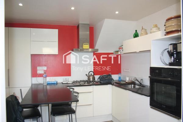 Maison mitoyenne d'un coté ( POSSIBILITE D'ACQUERIR COTE MITOYEN  SANS PROBLEME + 55M2 ) située en campagne au calme sur son petit terrain, rénovée en 1975.