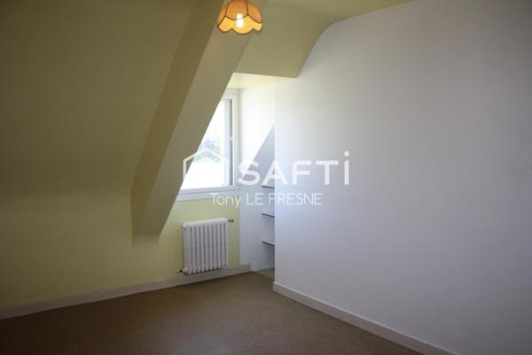 Maison mitoyenne d'un coté ( POSSIBILITE D'ACQUERIR COTE MITOYEN  SANS PROBLEME + 55M2 ) située en campagne au calme sur son petit terrain, rénovée en 1975.