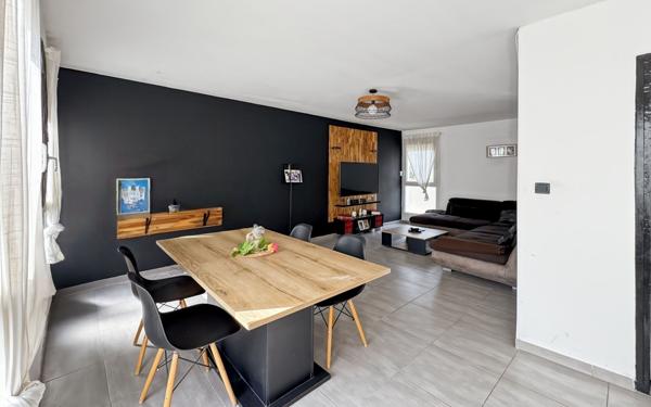 Appartement à vendre    4 pièces • 81 m2 Vitrolles