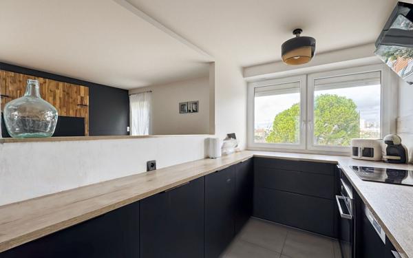 Appartement à vendre    4 pièces • 81 m2 Vitrolles