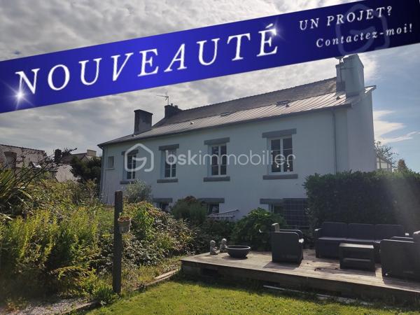 Découvrez cette charmante maison nichée au cœur de LAZ. Alliant charme d'antan et espace, cette spacieuse demeure vous promet une vie paisible à proximité des commodités urbaines , et du château de Trévarez pour les balades.

Avec ses 139 m² habitables (environ 180m2 au sol, au total) , elle offre 6 pièces dont 4 chambres, idéale pour accueillir une famille. L'ensemble s'étend sur 1007 m², vous offrant un cadre verdoyant et un grand espace pour vos projets extérieurs.Belle vue dégagée!

L'intérieur se distingue par ses volumes généreux et sa luminosité. Le séjour convivial avec l'insert à bois ,une cuisine, une salle d'eau et deux chambres.
A l'étage deux chambres et une salle de bains.
Un grand sous-sol complète ce bel ensemble. 

Entre Quimper/Carhaix et Châteaulin.

A visiter!