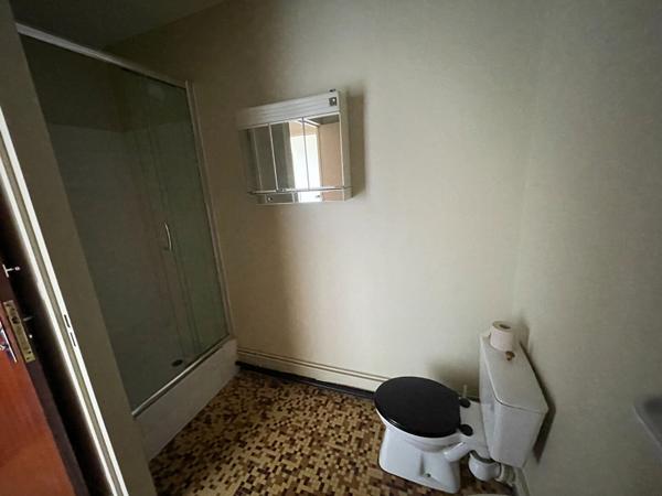 Location studio quartier Grammont au calme avec place de parking privative et cave