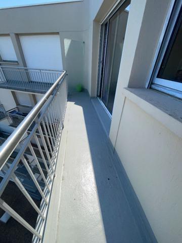 Location studio quartier Grammont au calme avec place de parking privative et cave