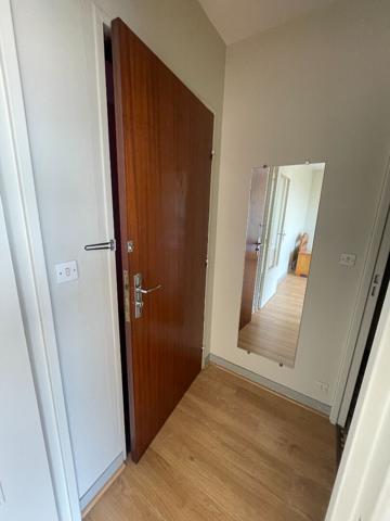 Location studio quartier Grammont au calme avec place de parking privative et cave