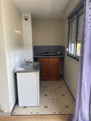 Location studio quartier Grammont au calme avec place de parking privative et cave