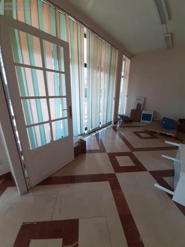 Fonds et/ou murs commerciaux à louer à Divonne-les-Bains dans l'Ain (01220), ref : 01047-L164