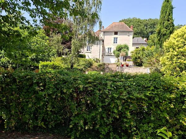 MAISON DE CARACTERE AVEC PISCINE