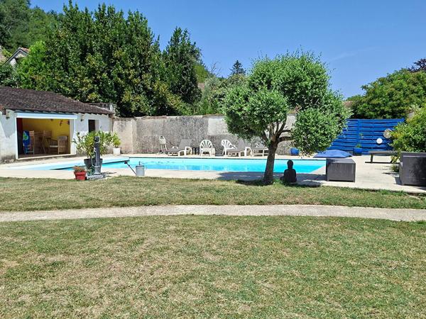 MAISON DE CARACTERE AVEC PISCINE