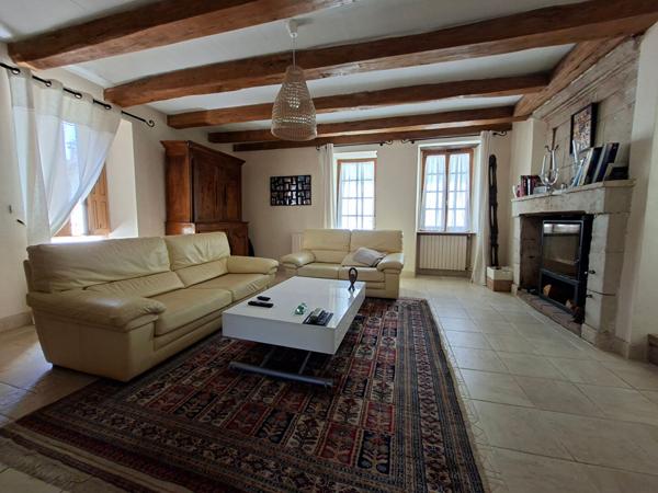 MAISON DE CARACTERE AVEC PISCINE