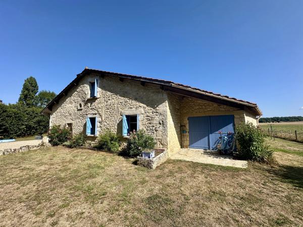 Maison en pierre de 2-3 chambres avec bureau et mezzanine, garage et dépendance