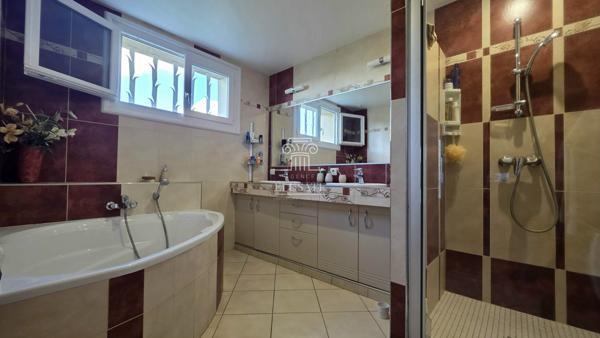 Eauze (32800) MAISON AVEC DOUBLE HABITATION T7 - 203M² EN CAMPAGNE AVEC TERRAIN DE 4250M² ET GARAGE / PROCHE EAUZE