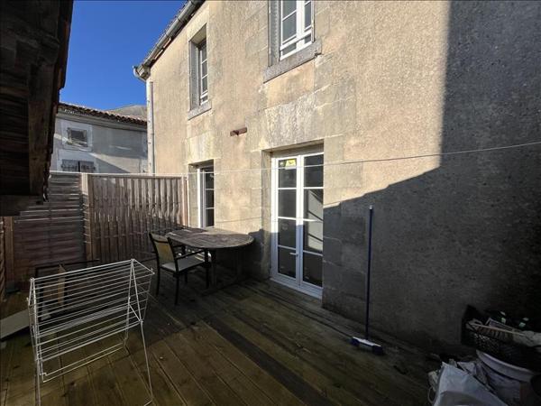Immeuble à vendre |  Barbezieux-Saint-Hilaire |  155 m²