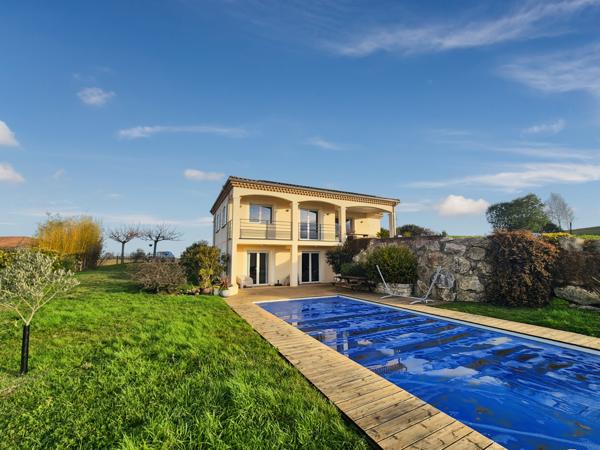 Auch (32000) Maison T6 de 205m2 avec garage en sous-sol, jardin et piscine - 10 min Auch