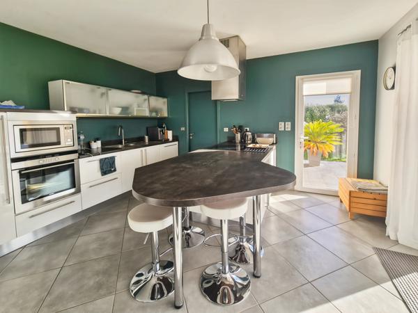 Auch (32000) Maison T6 de 205m2 avec garage en sous-sol, jardin et piscine - 10 min Auch