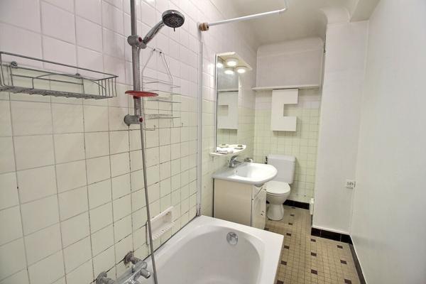 MONTREUIL, 600 DU METRO LIGNE 11, APPARTEMENT 2 PIECES AVEC BALCON, CAVE ET PARKING. TRES LUMINEUX AVEC SON EXPOSITION PLEIN SUD.