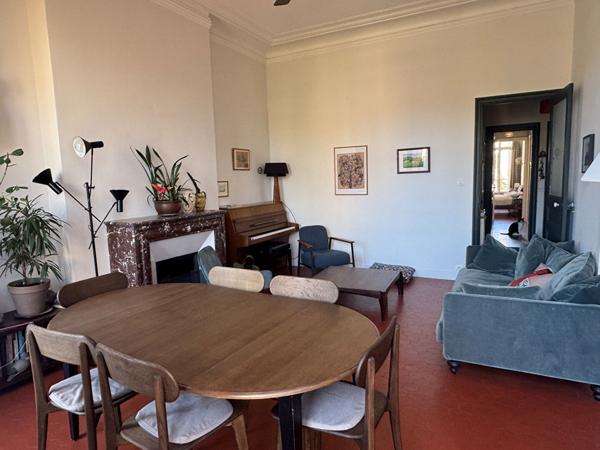 Appartement de type  T3 meublé à louer à Marseille, quartier  LONGCHAMP