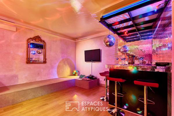 Haussmannien sur vaste cour avec salle disco – Rue de la Pompe