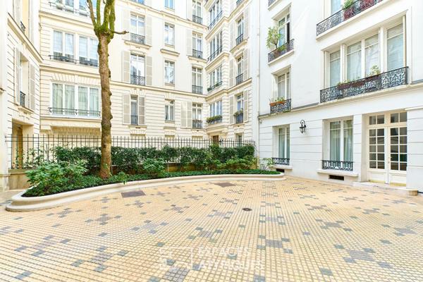 Haussmannien sur vaste cour – Rue de la Pompe