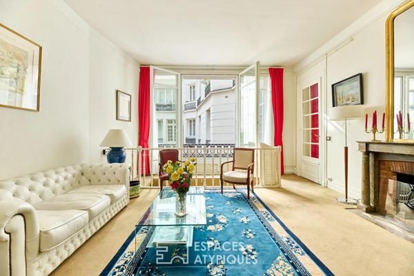 Haussmannien sur vaste cour avec salle disco – Rue de la Pompe